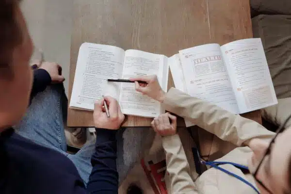 Développez vos compétences linguistiques pour réussir dans le travail international grâce à ces formations en langues étrangères