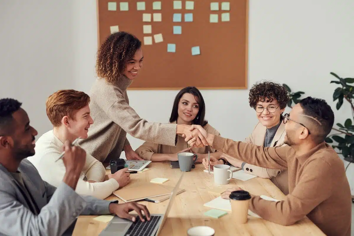 Améliorez vos compétences en communication au travail avec les formations les plus adaptées