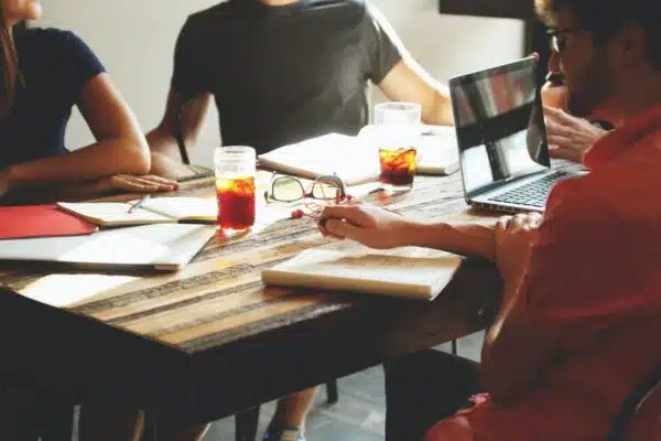 Maximiser la productivité des employés grâce aux formations en entreprise