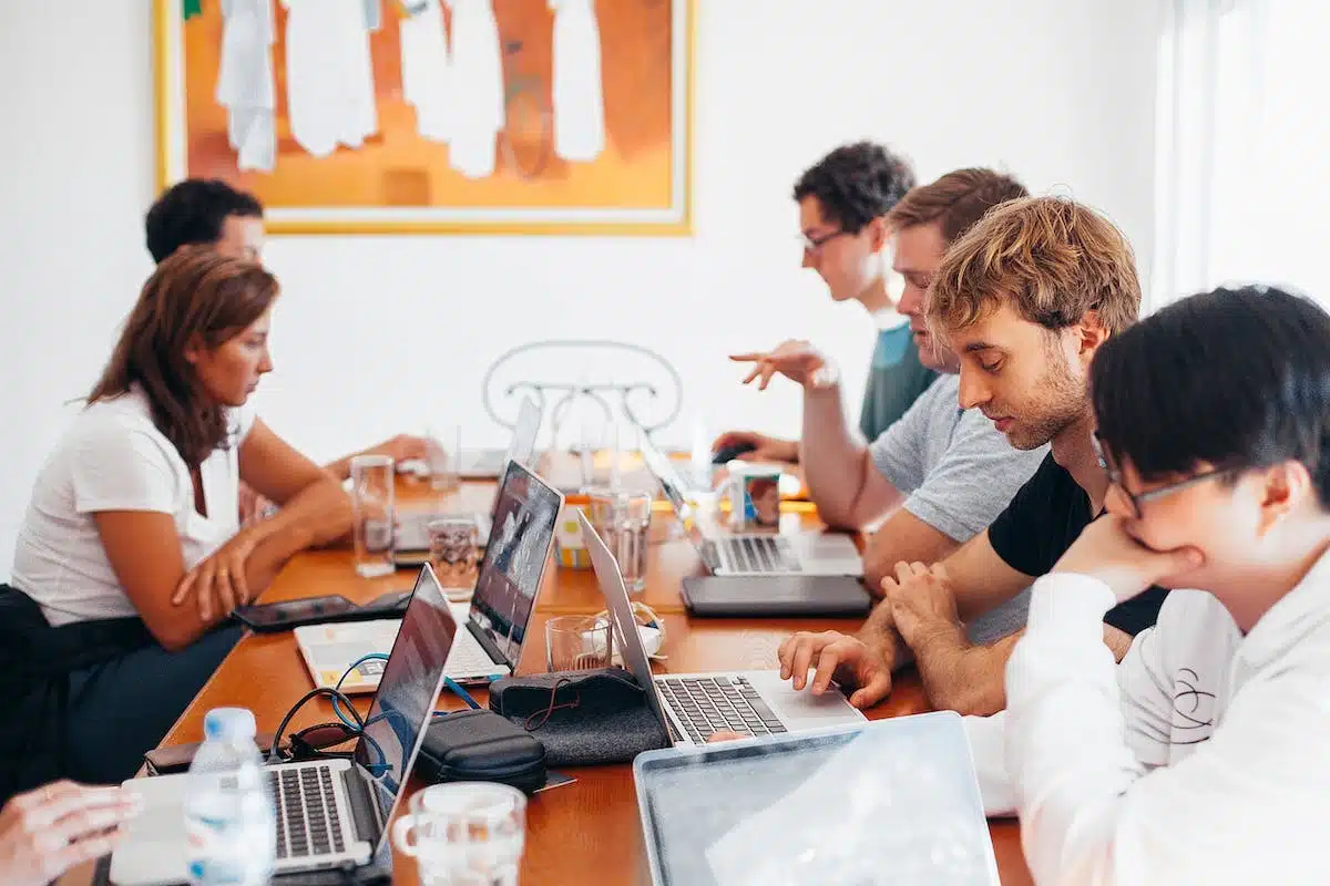 Les compétences indispensables pour une reconversion professionnelle réussie