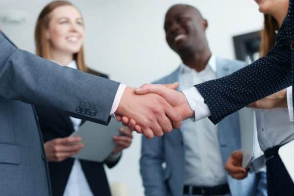 Quelles astuces pour dénicher facilement un emploi commerce ?