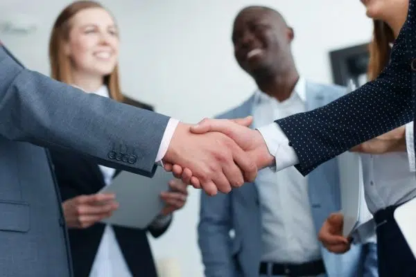 Quelles astuces pour dénicher facilement un emploi commerce ?