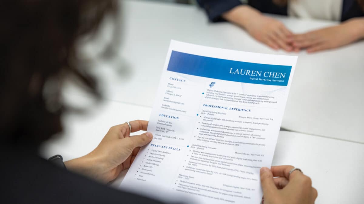Les avantages de créer un CV en ligne