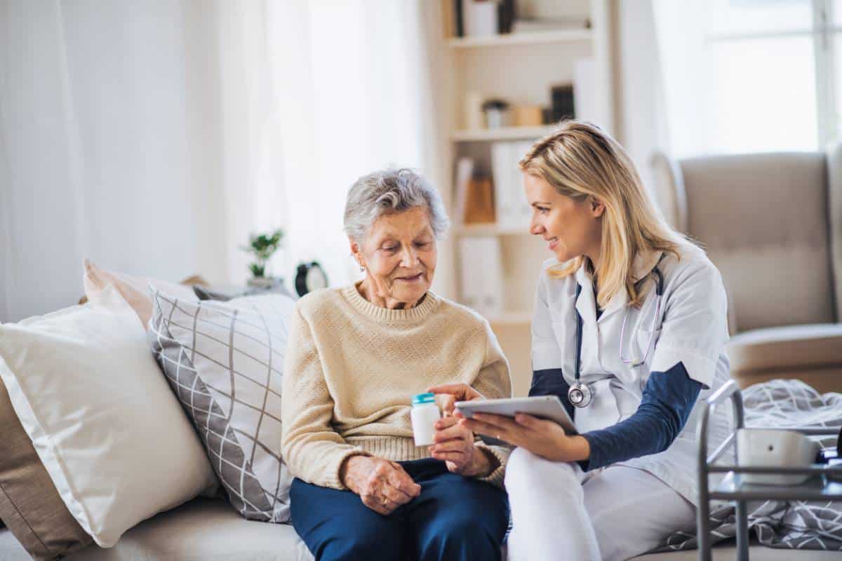 Reconversion professionnelle : le médico-social pour un métier qui a du sens